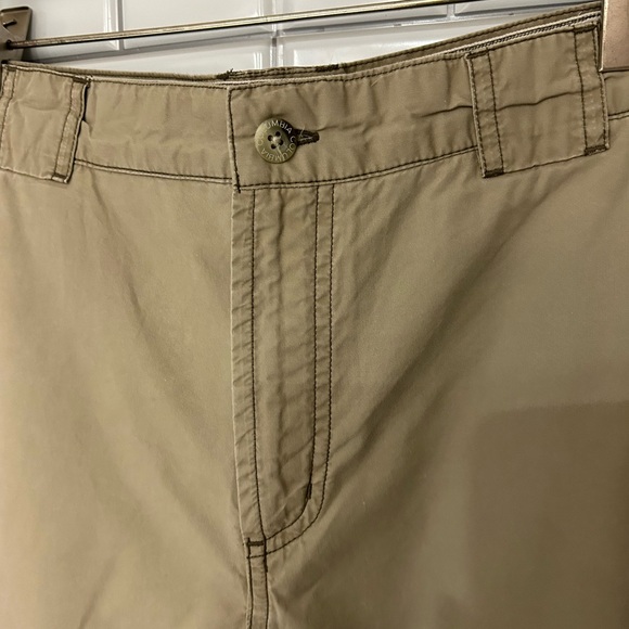 Columbia Women’s Cargo Shorts Size 16 - Picture 2 of 9